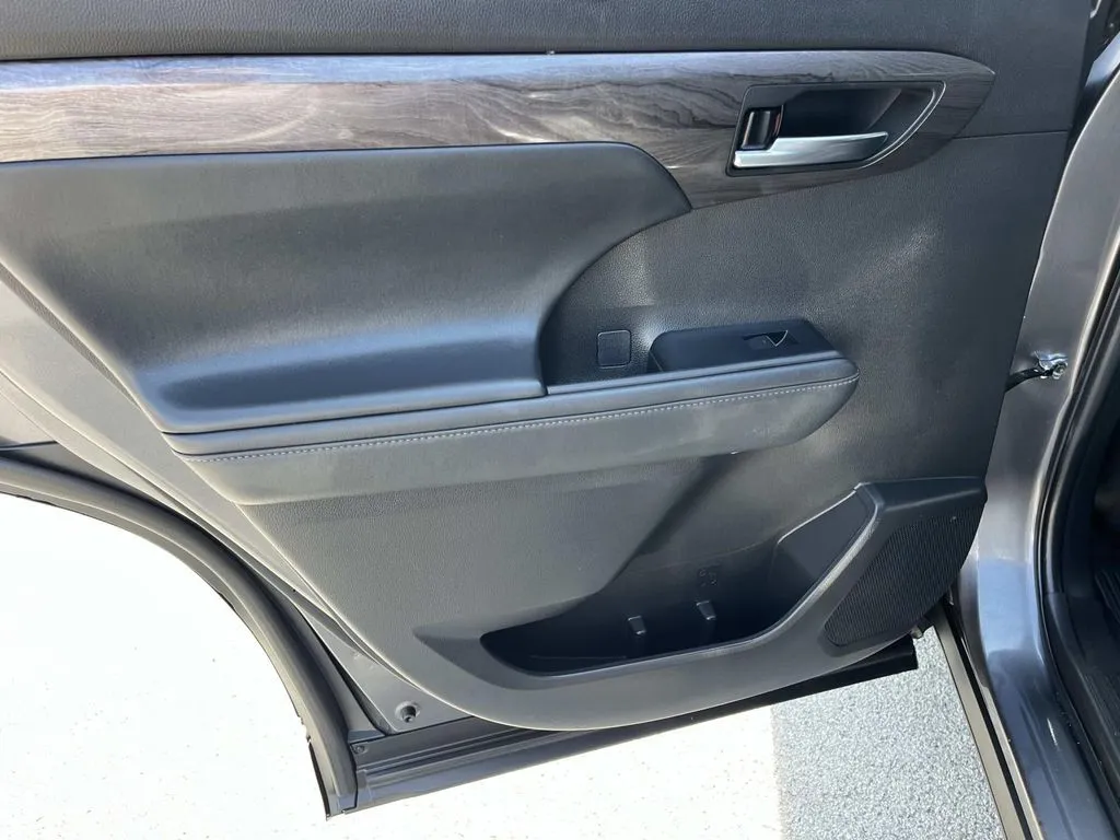 2022 Toyota Highlander Limited - Photo 19