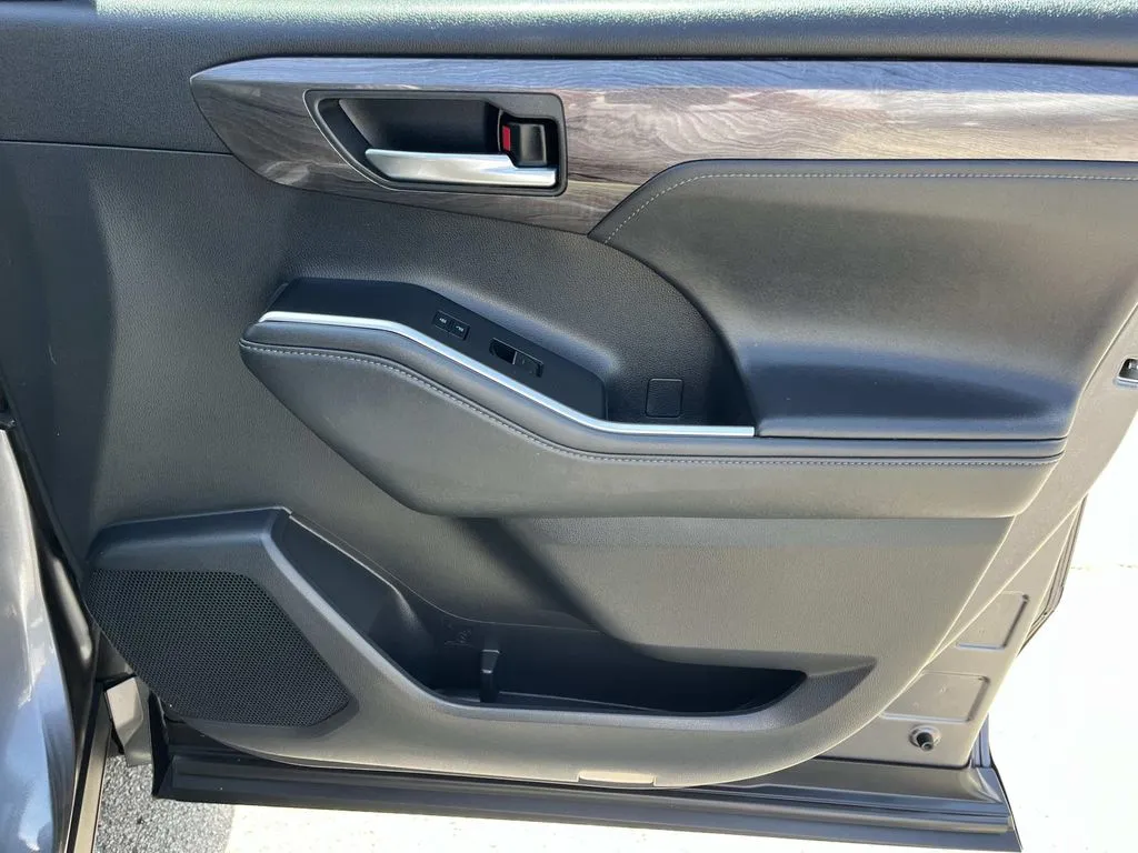 2022 Toyota Highlander Limited - Photo 25