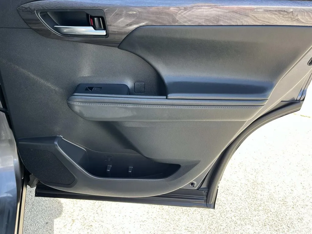 2022 Toyota Highlander Limited - Photo 23