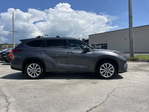 Photos of 2022 TOYOTA HIGHLANDER LIMI Limited for sale in Oak Ridge, TN at Oak Ridge Nissan