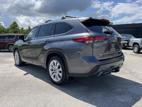 More photos of 2022 TOYOTA HIGHLANDER LIMI Limited at Oak Ridge Nissan, TN