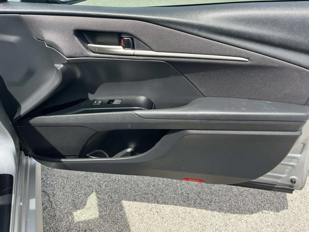 2025 Toyota Camry LE - Photo 22