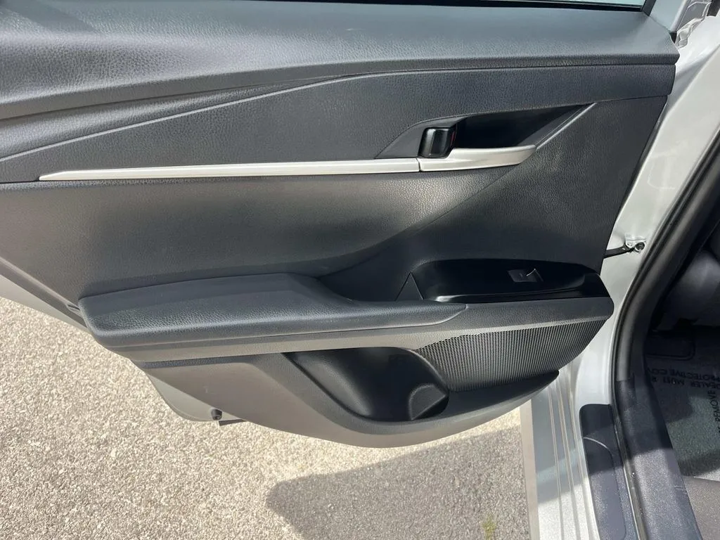 2025 Toyota Camry LE - Photo 18