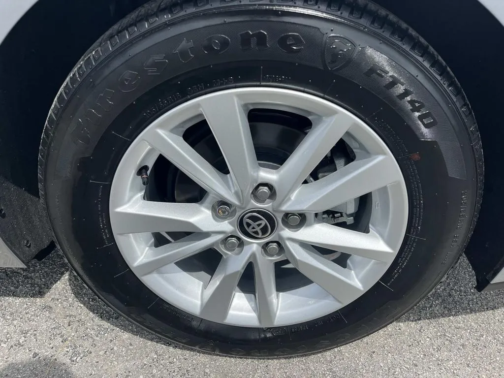 2025 Toyota Camry LE - Photo 11