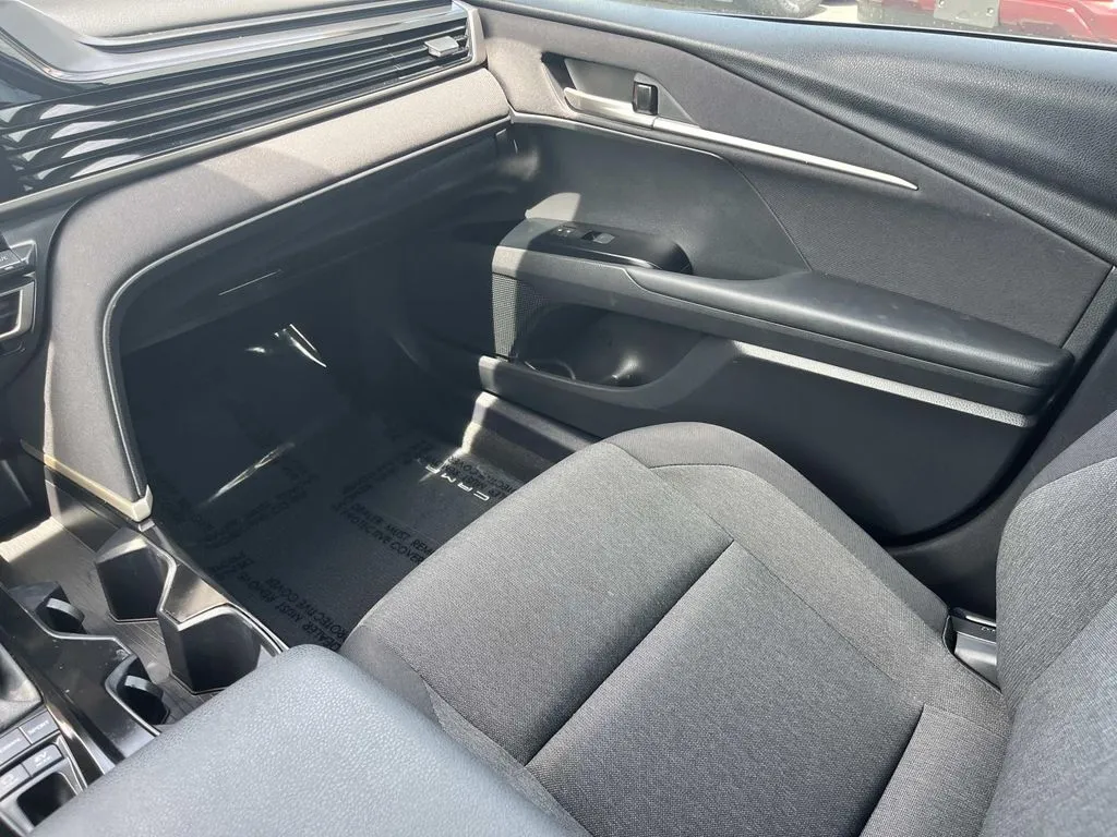 2025 Toyota Camry LE - Photo 13