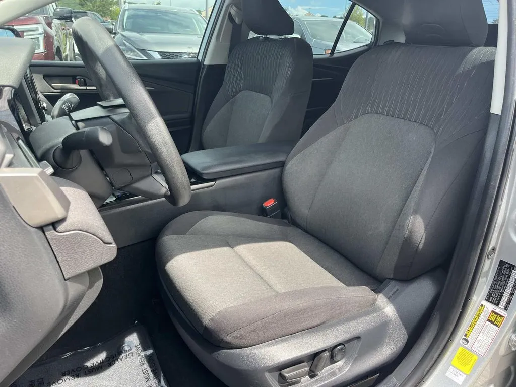2025 Toyota Camry LE - Photo 27