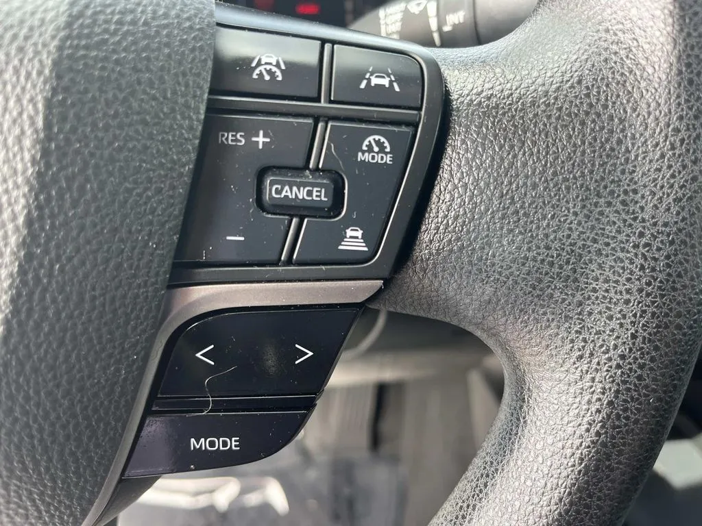 2025 Toyota Camry LE - Photo 30