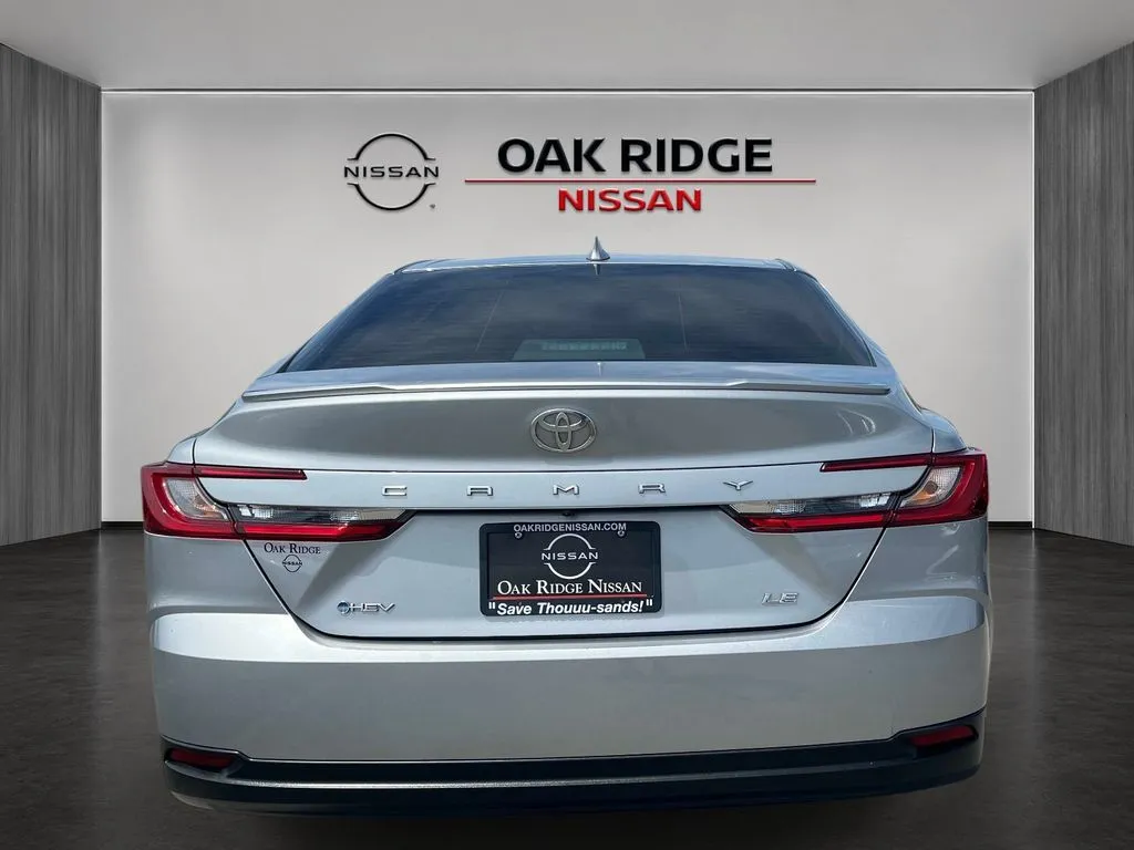 2025 Toyota Camry LE - Photo 4