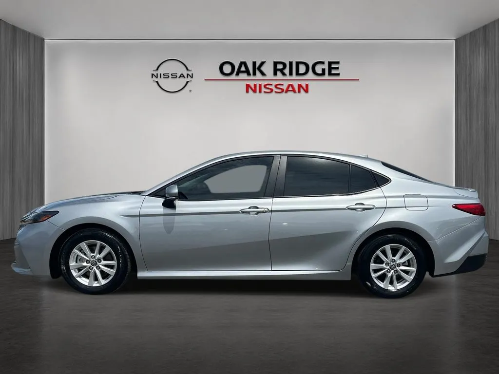 2025 Toyota Camry LE - Photo 6