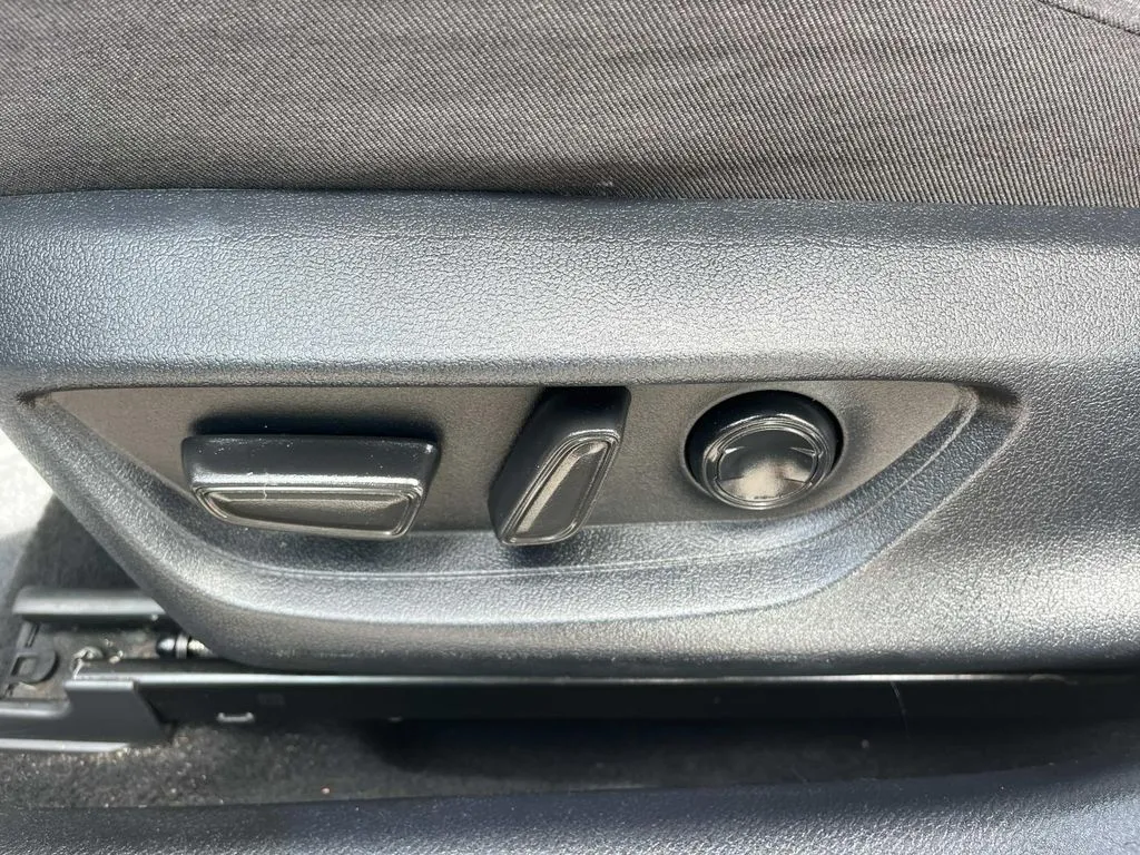 2025 Toyota Camry LE - Photo 28