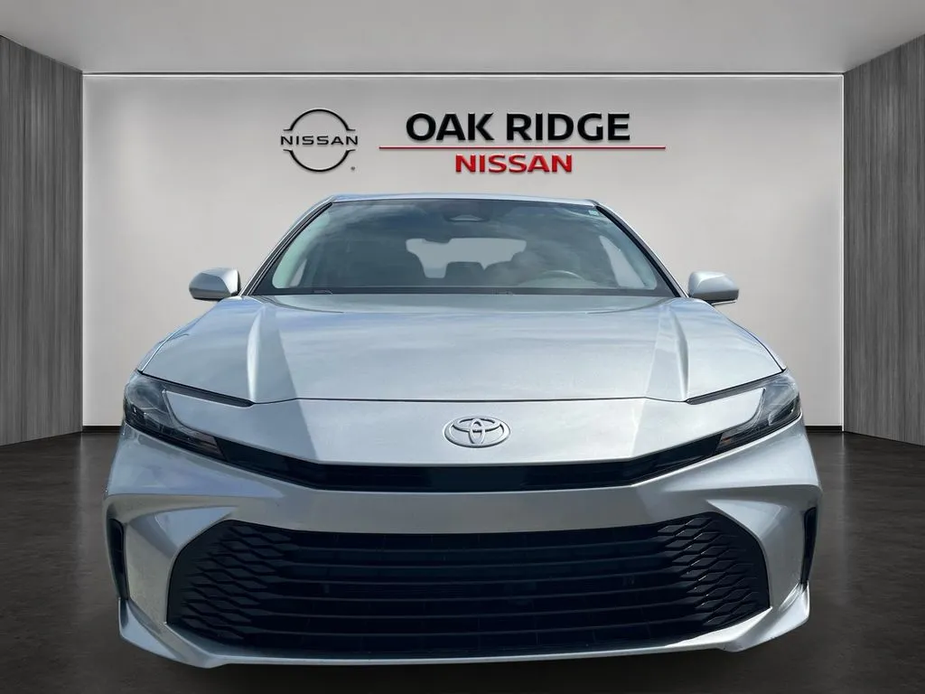 2025 Toyota Camry LE - Photo 8