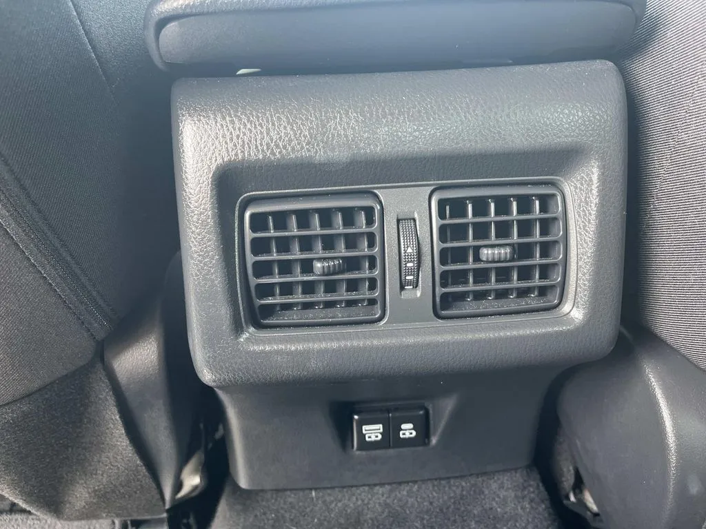 2025 Toyota Camry LE - Photo 17