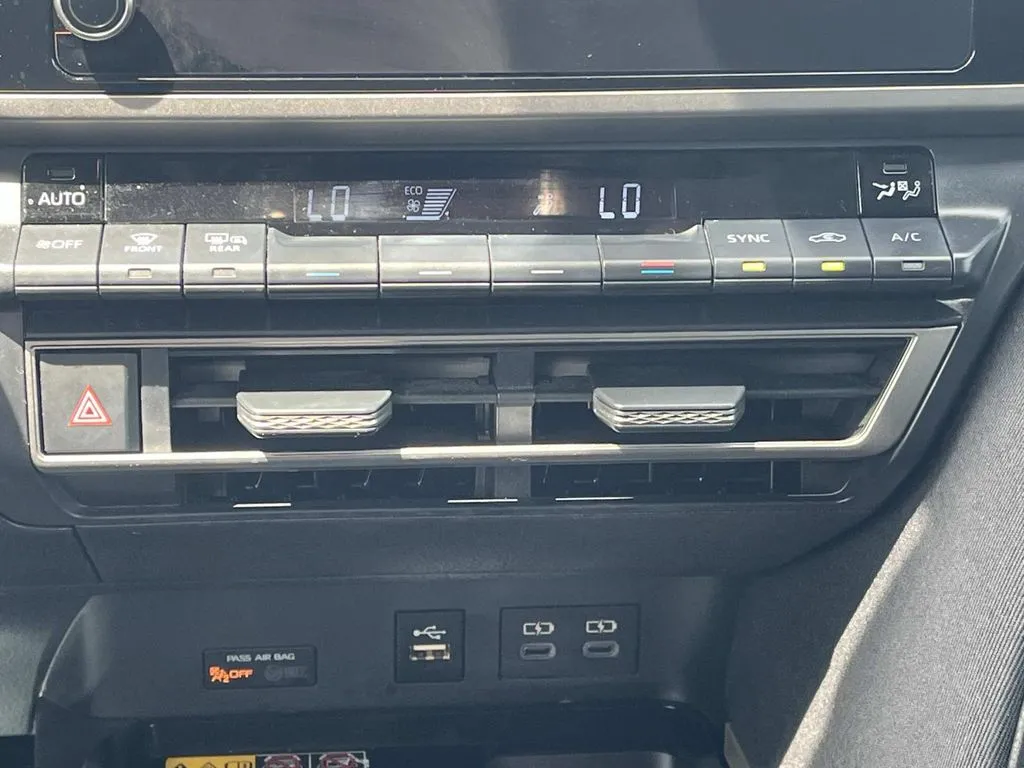 2025 Toyota Camry LE - Photo 15