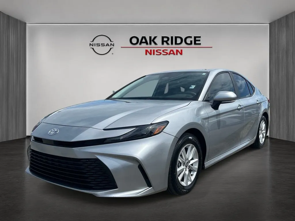 2025 Toyota Camry LE - Photo 7