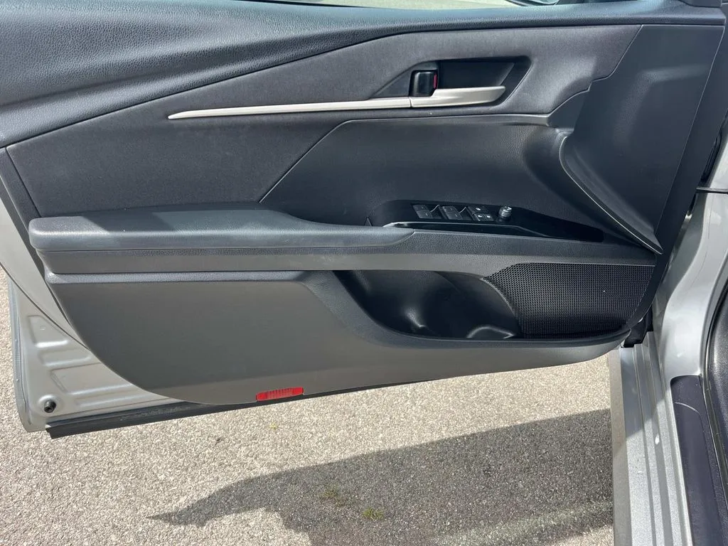 2025 Toyota Camry LE - Photo 25