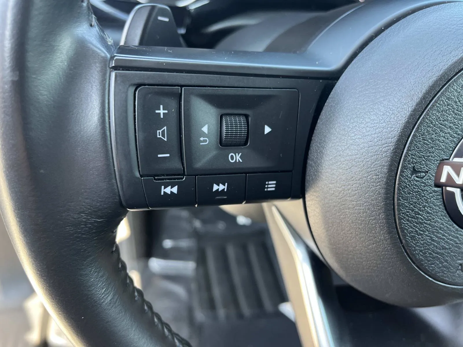 2025 Nissan Pathfinder SV - Photo 31