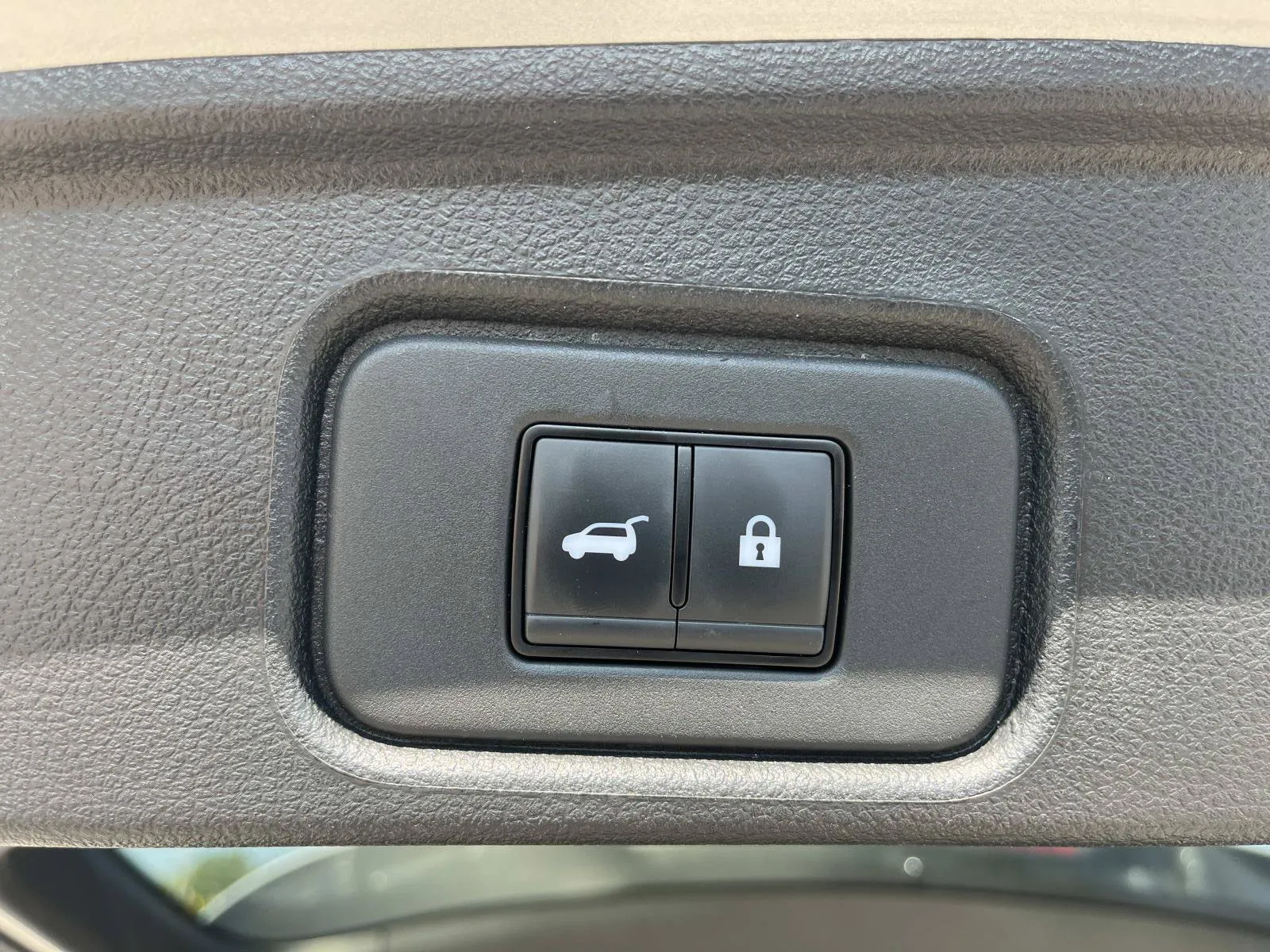 2025 Nissan Pathfinder SV - Photo 21