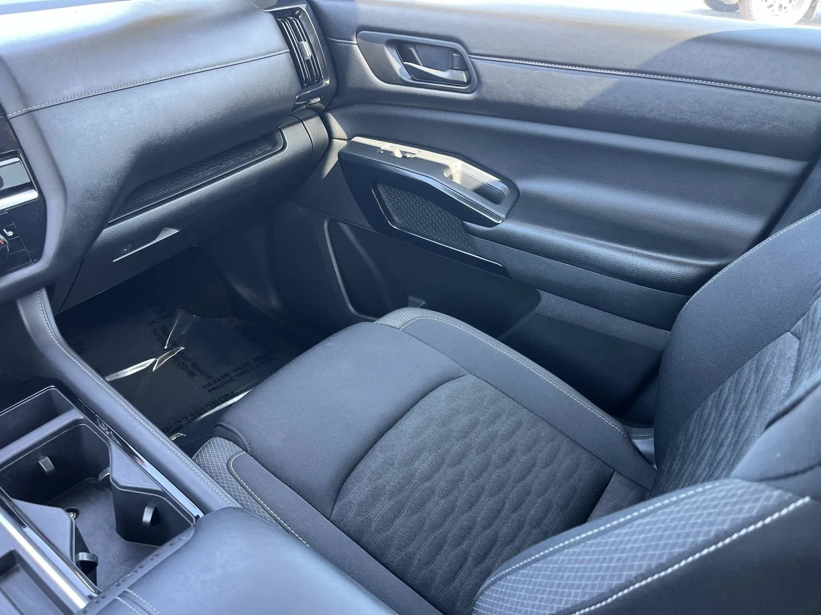 2025 Nissan Pathfinder SV - Photo 13