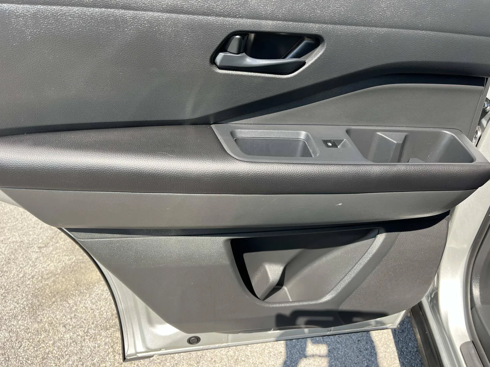 2025 Nissan Pathfinder SV - Photo 18