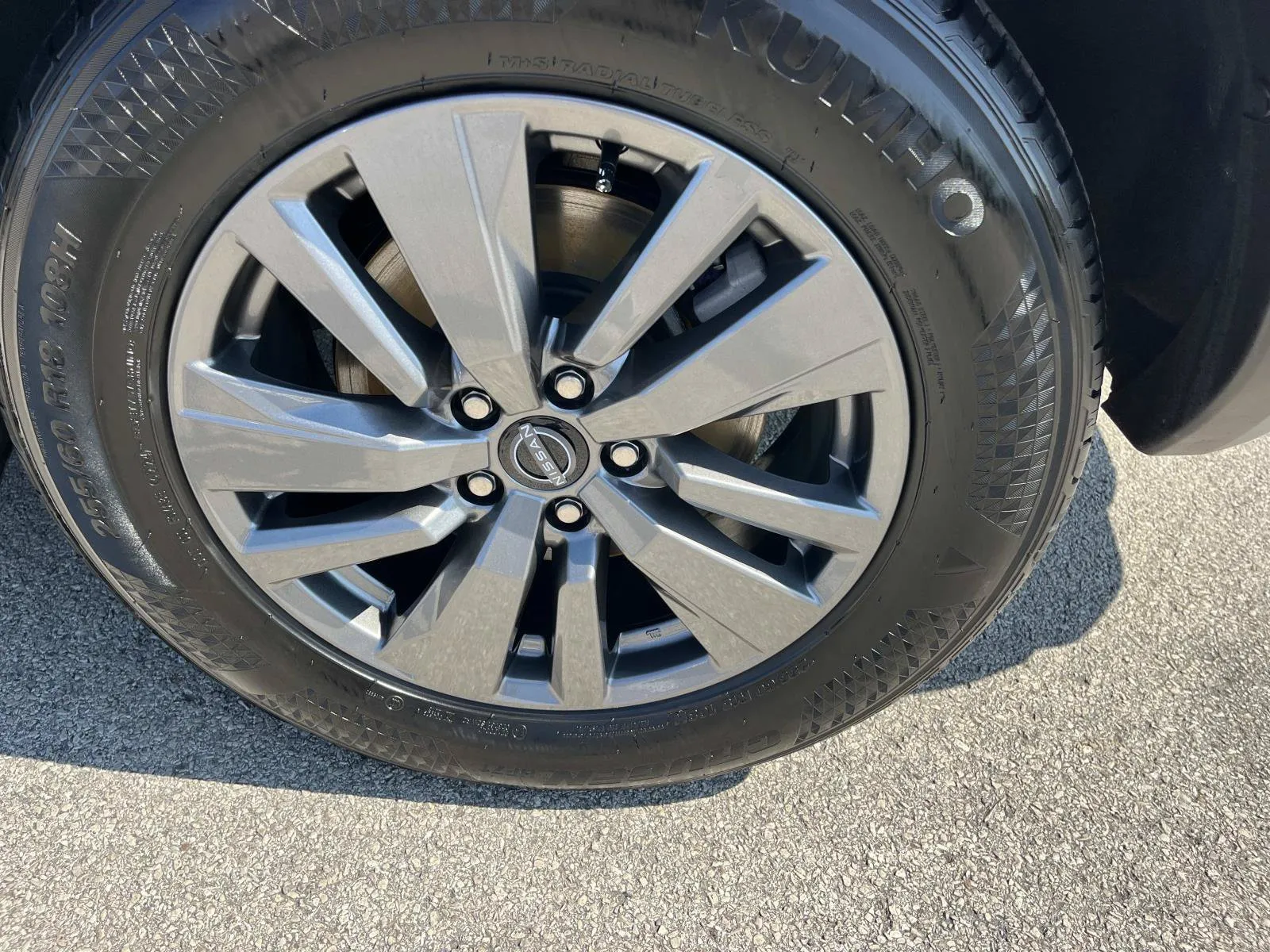2025 Nissan Pathfinder SV - Photo 11