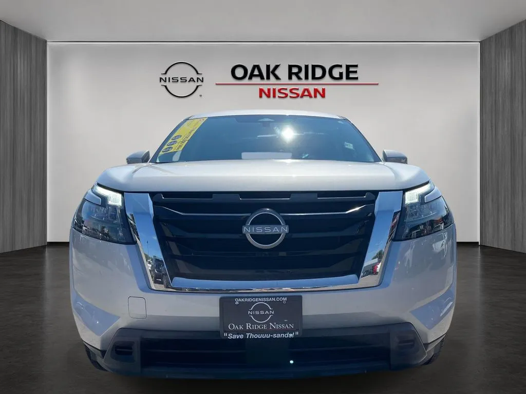 2025 Nissan Pathfinder SV - Photo 8