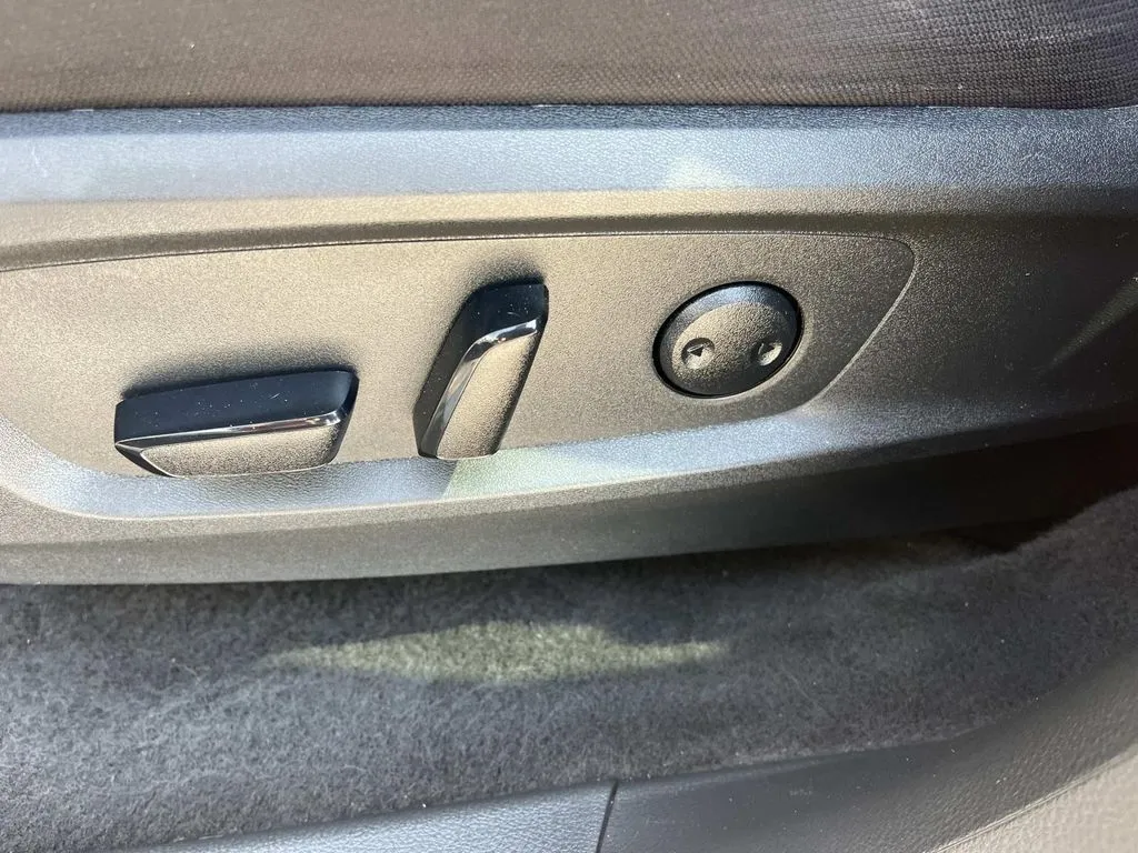 2025 Nissan Pathfinder SV - Photo 30