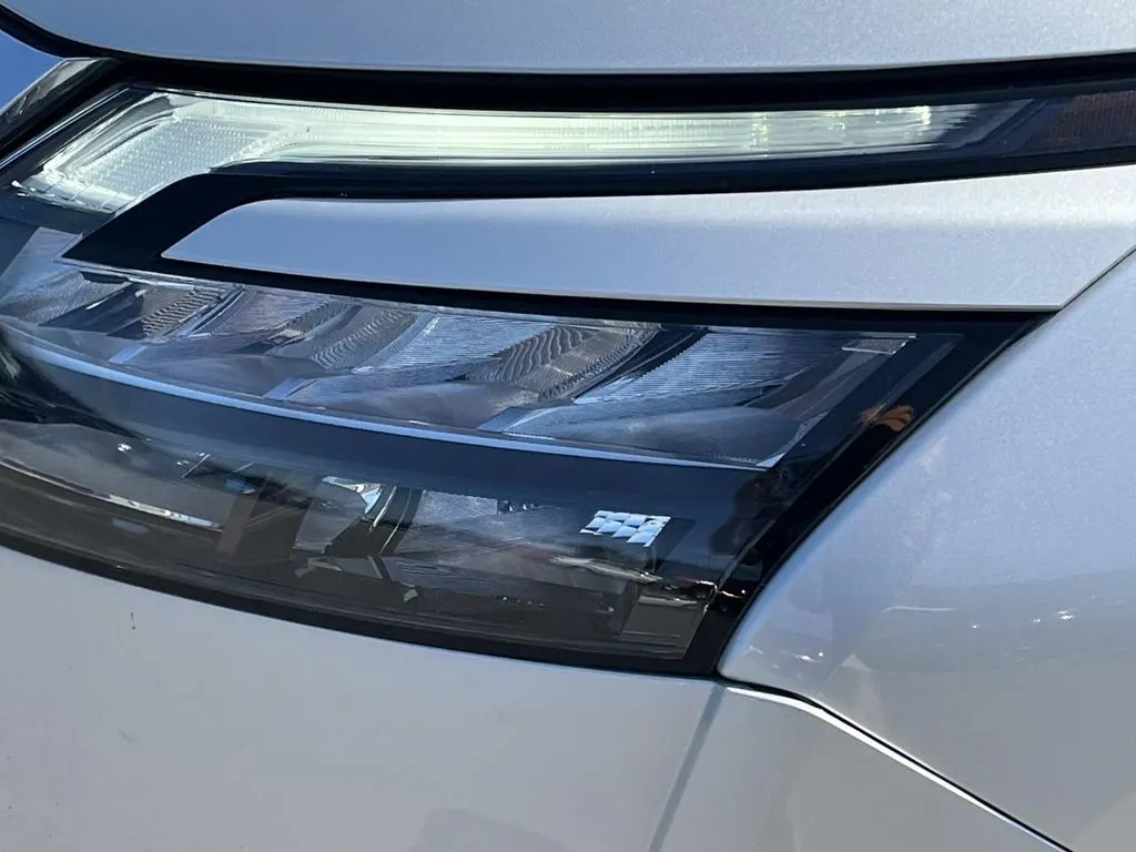 2025 Nissan Pathfinder SV - Photo 9