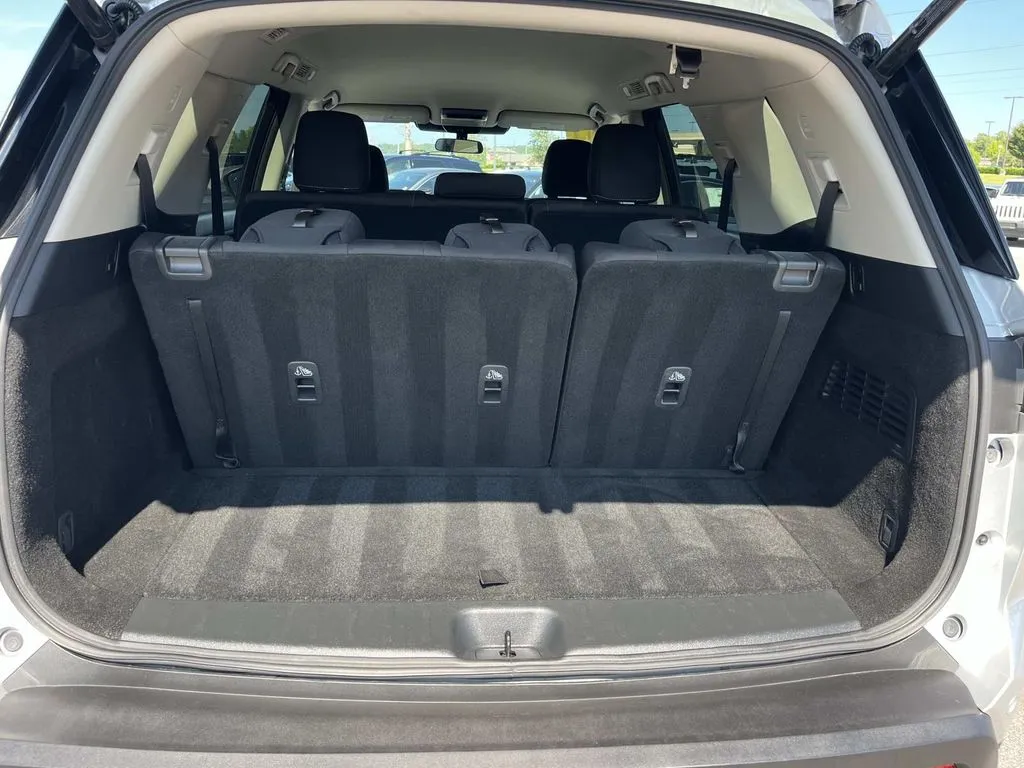2025 Nissan Pathfinder SV - Photo 20