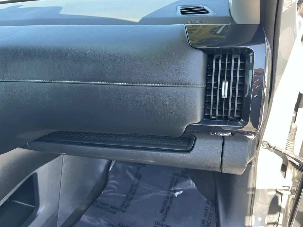 2025 Nissan Pathfinder SV - Photo 26