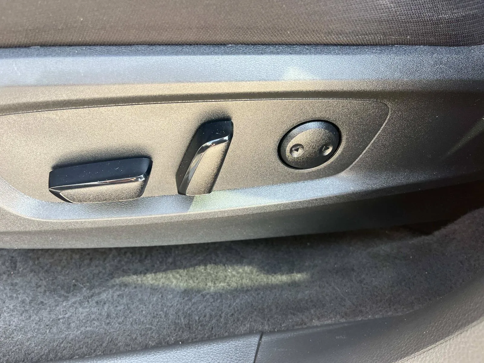 2025 Nissan Pathfinder SV - Photo 30