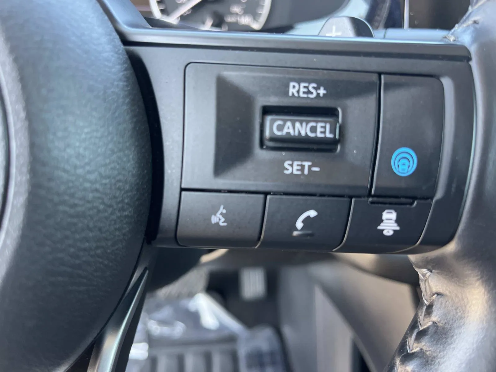 2025 Nissan Pathfinder SV - Photo 32