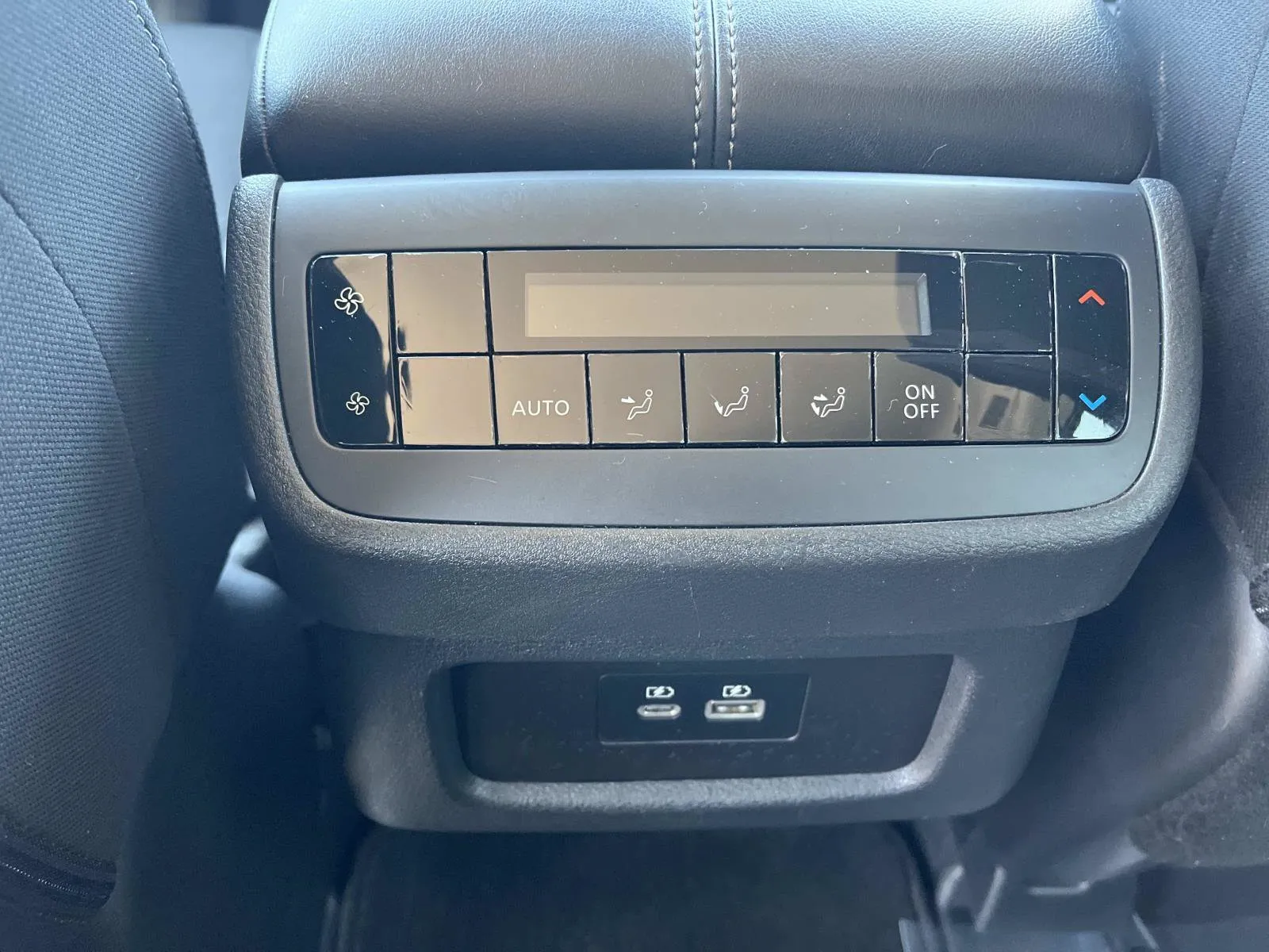 2025 Nissan Pathfinder SV - Photo 17