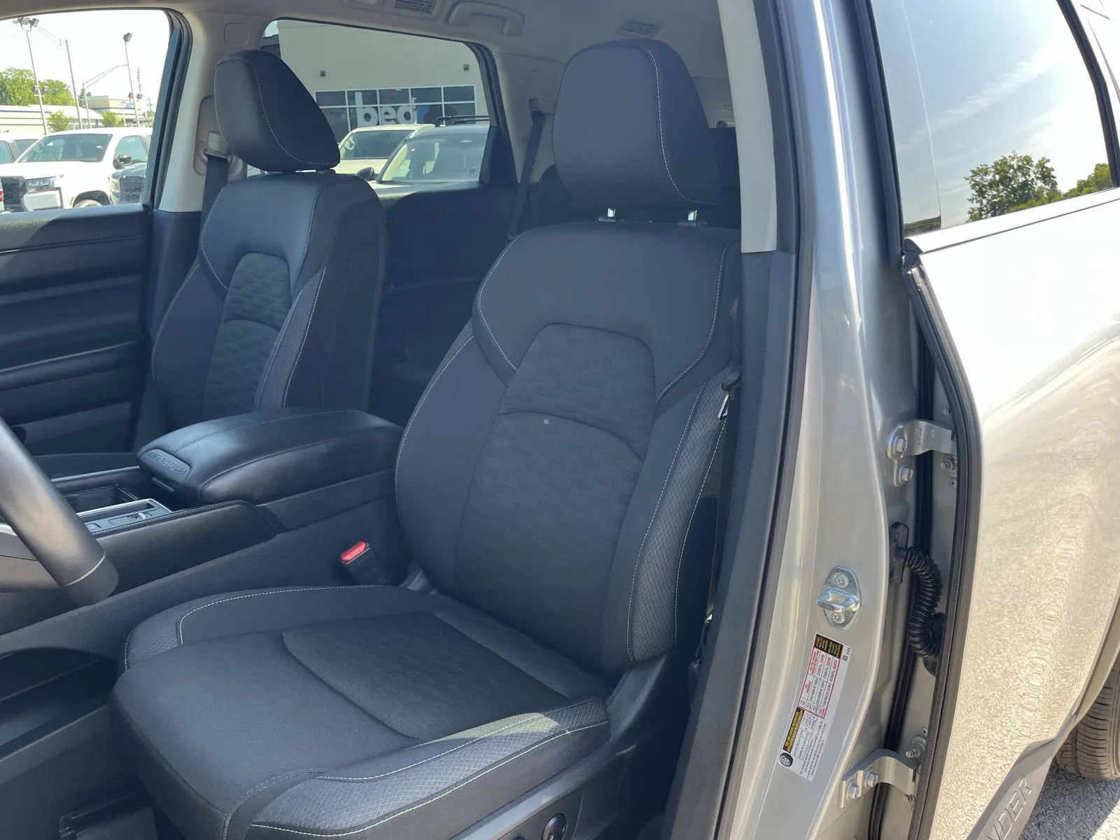 2025 Nissan Pathfinder SV - Photo 29