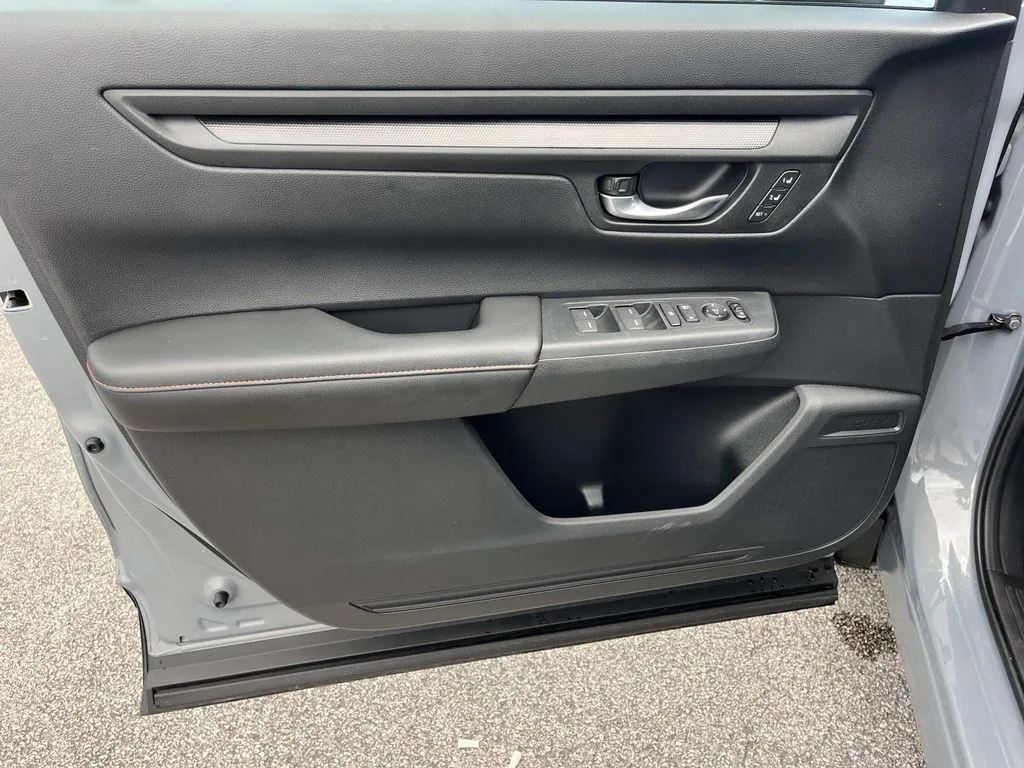 2025 Honda CR-V Sport-L - Photo 29