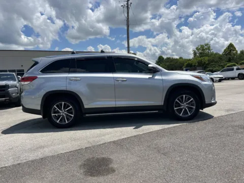 Photos of 2019 TOYOTA HIGHLANDER SE/X for sale in Oak Ridge, TN at Oak Ridge Nissan