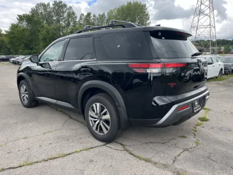 More photos of 2026 NISSAN PATHFINDER SL at Oak Ridge Nissan, TN
