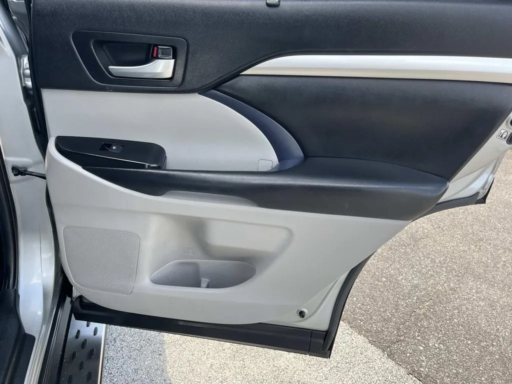 2019 Toyota Highlander XLE - Photo 25