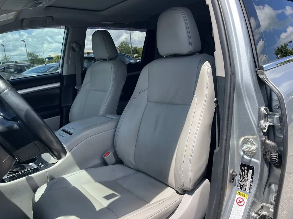 2019 Toyota Highlander XLE - Photo 31