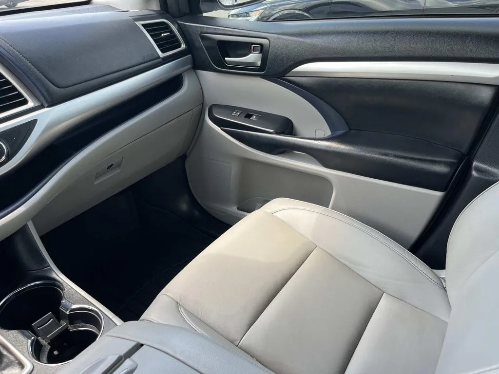2019 Toyota Highlander XLE - Photo 13