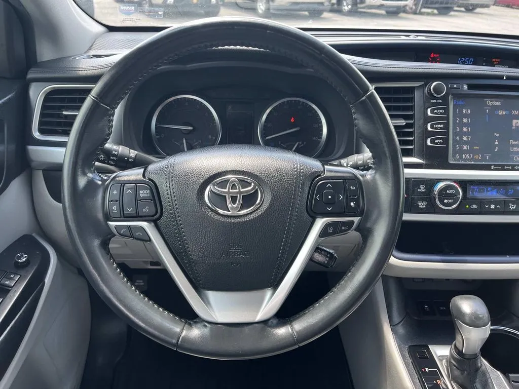 2019 Toyota Highlander XLE - Photo 12