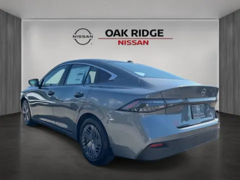 More photos of 2027 Nissan Sentra S at Oak Ridge Nissan, TN
