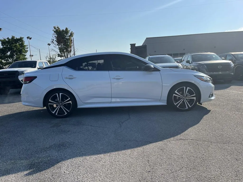 2023 Nissan Sentra SR - Photo 2