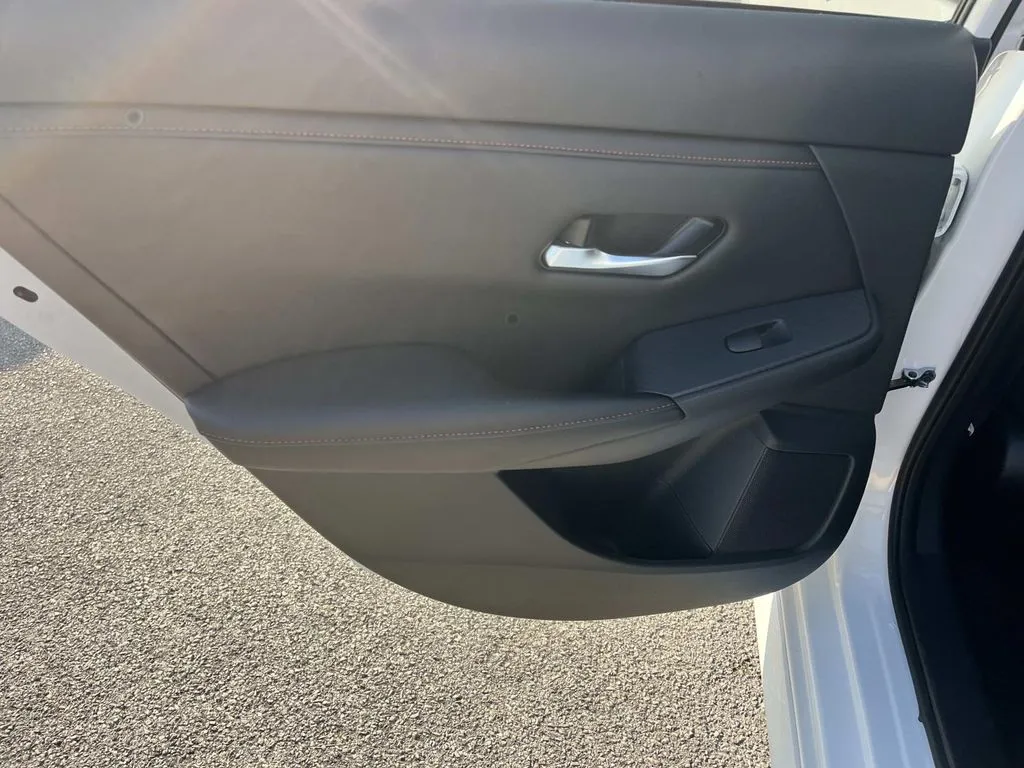 2023 Nissan Sentra SR - Photo 18