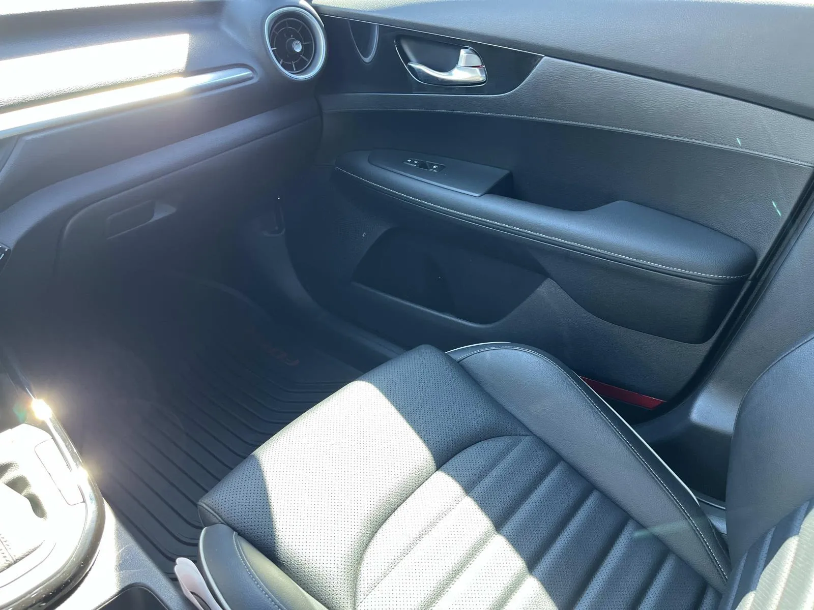 2024 Kia Forte GT-Line - Photo 9