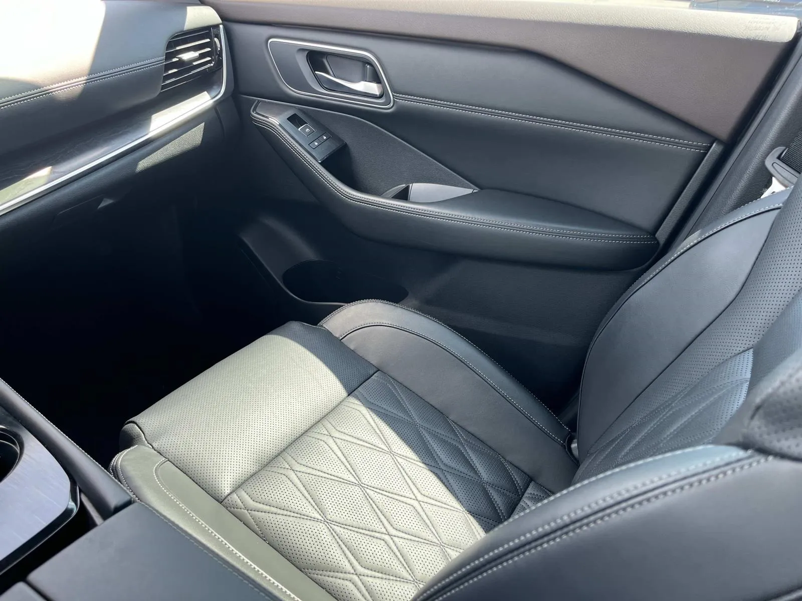 2021 Nissan Rogue Platinum - Photo 13