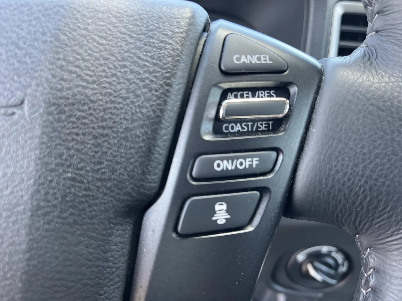 2024 Nissan Frontier SV - Photo 25