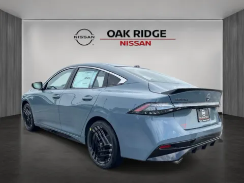 More photos of 2027 Nissan Sentra SR at Oak Ridge Nissan, TN