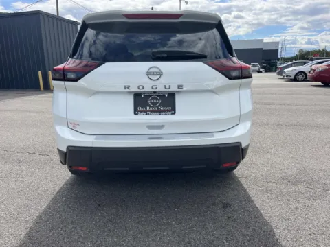 More photos of 2027 Nissan Rogue SV at Oak Ridge Nissan, TN