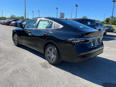 More photos of 2027 Nissan Sentra S at Oak Ridge Nissan, TN