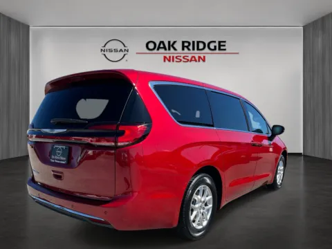 Another view of 2025 Chrysler Pacifica Select for sale in Oak Ridge, TN at Oak Ridge Nissan